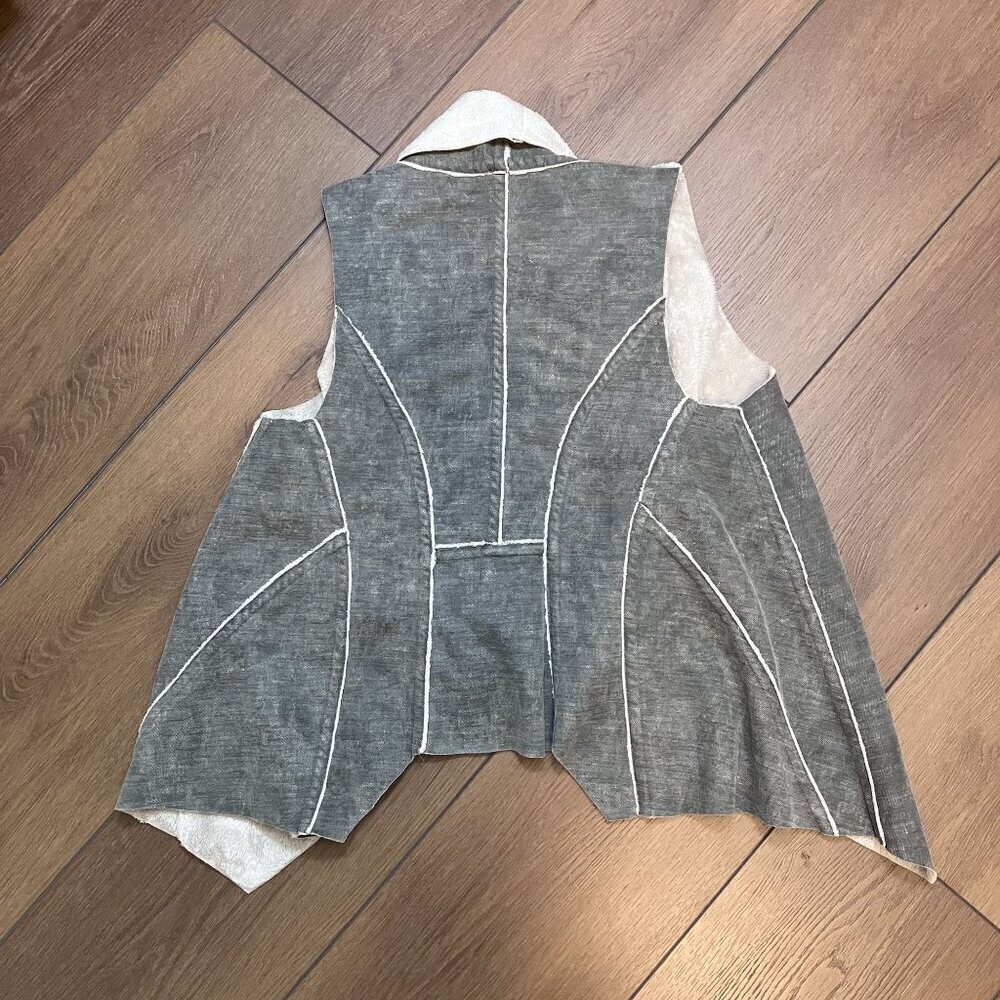 Amadi Anthropologie Soft Gray/Cream Draped Kady Sherpa Open Front Vest Size S - Picture 7 of 10